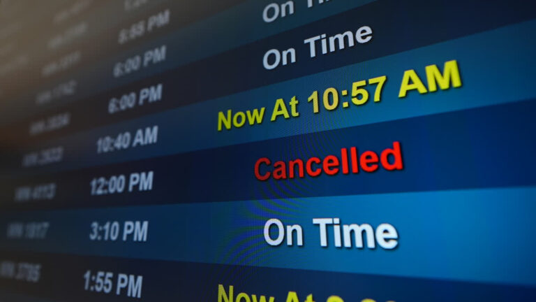 U.S. Government Shutdown Grounds Over 1,000 Flights for Second Day,